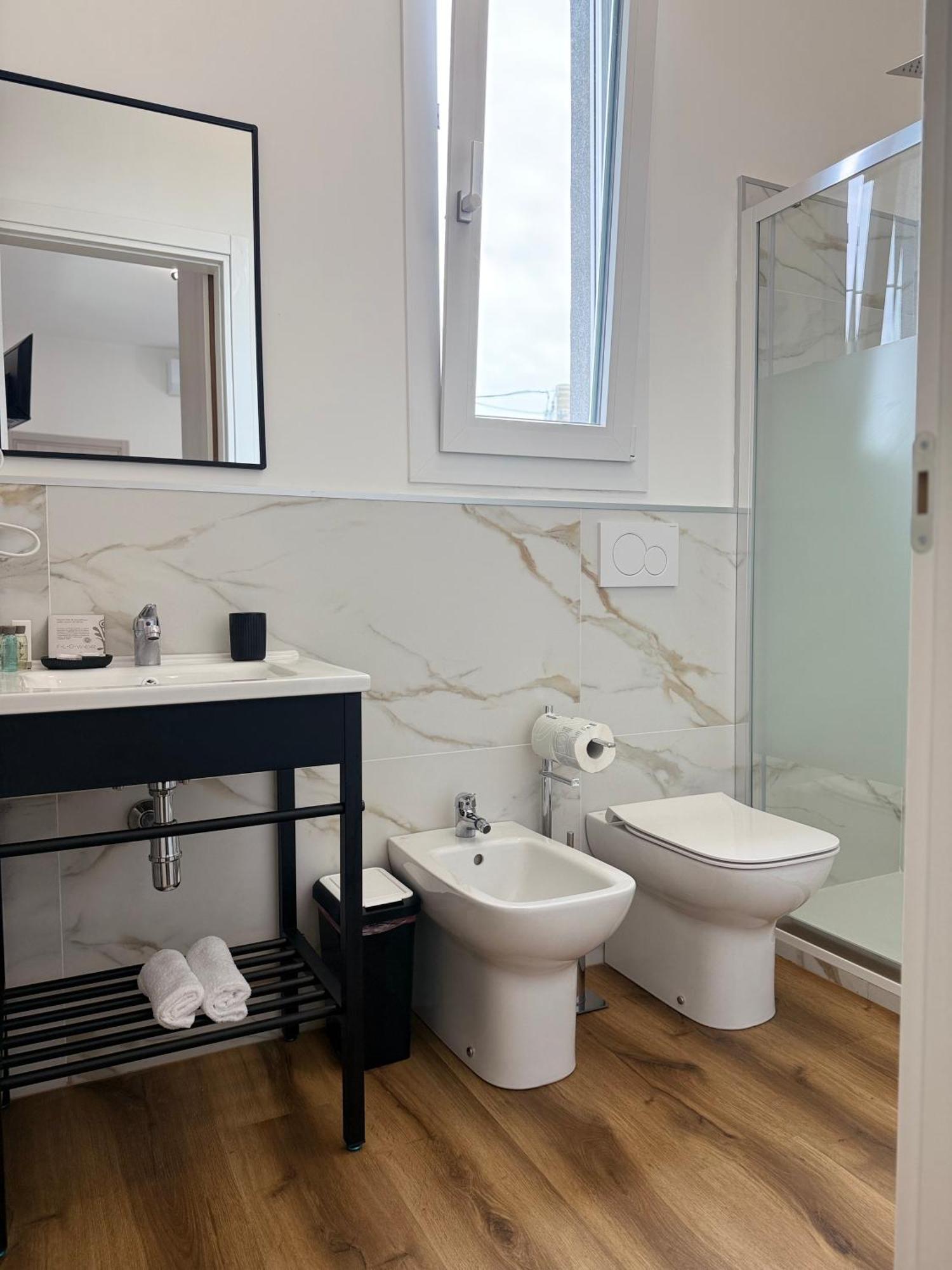 Hotel Infinity House - Eleganza Moderna Tra Treviso E Venezia à Casièr Chambre photo