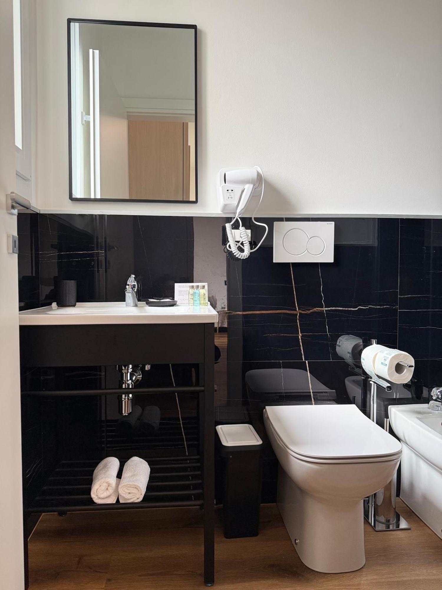 Hotel Infinity House - Eleganza Moderna Tra Treviso E Venezia à Casièr Extérieur photo