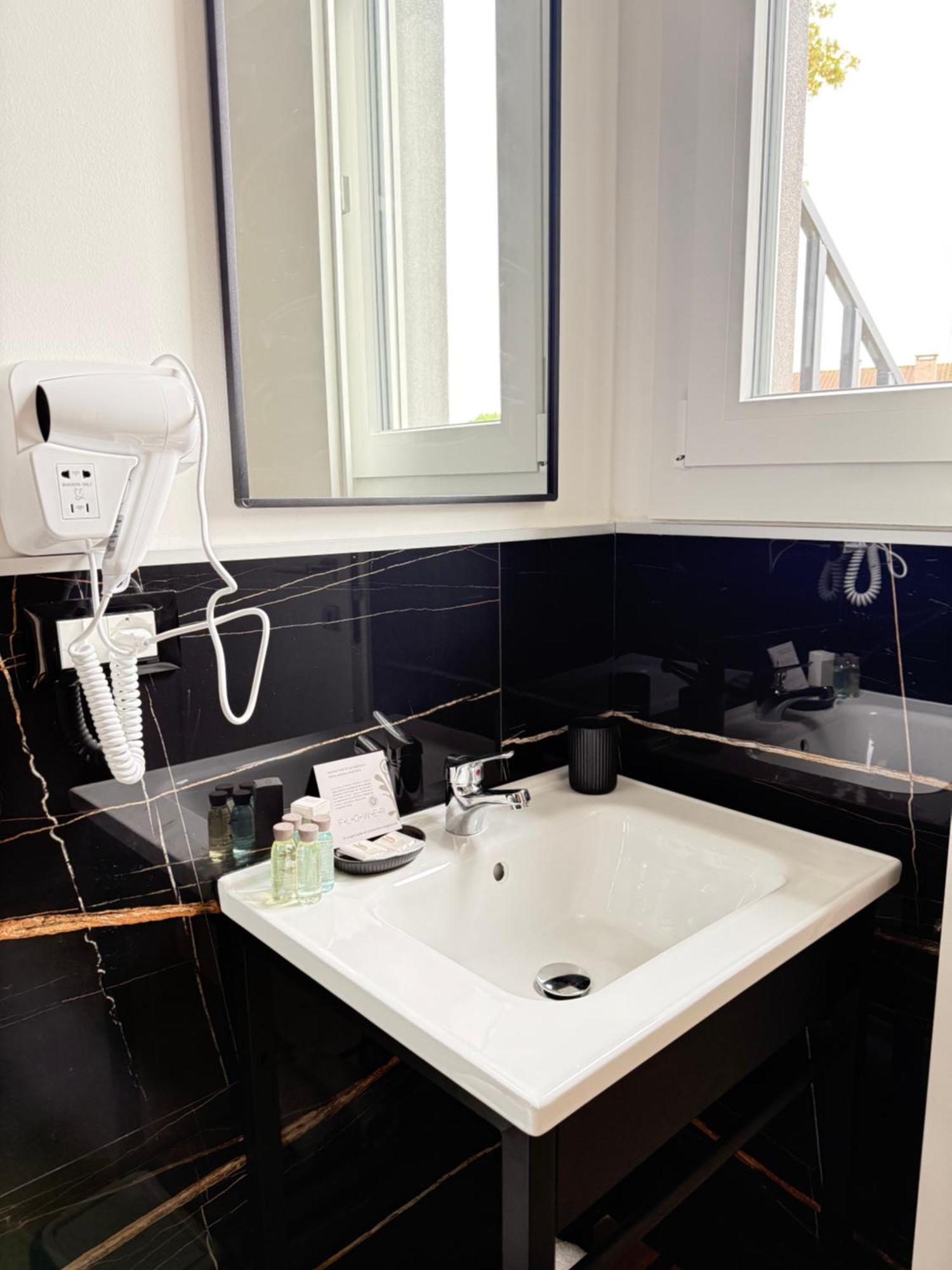 Hotel Infinity House - Eleganza Moderna Tra Treviso E Venezia à Casièr Extérieur photo