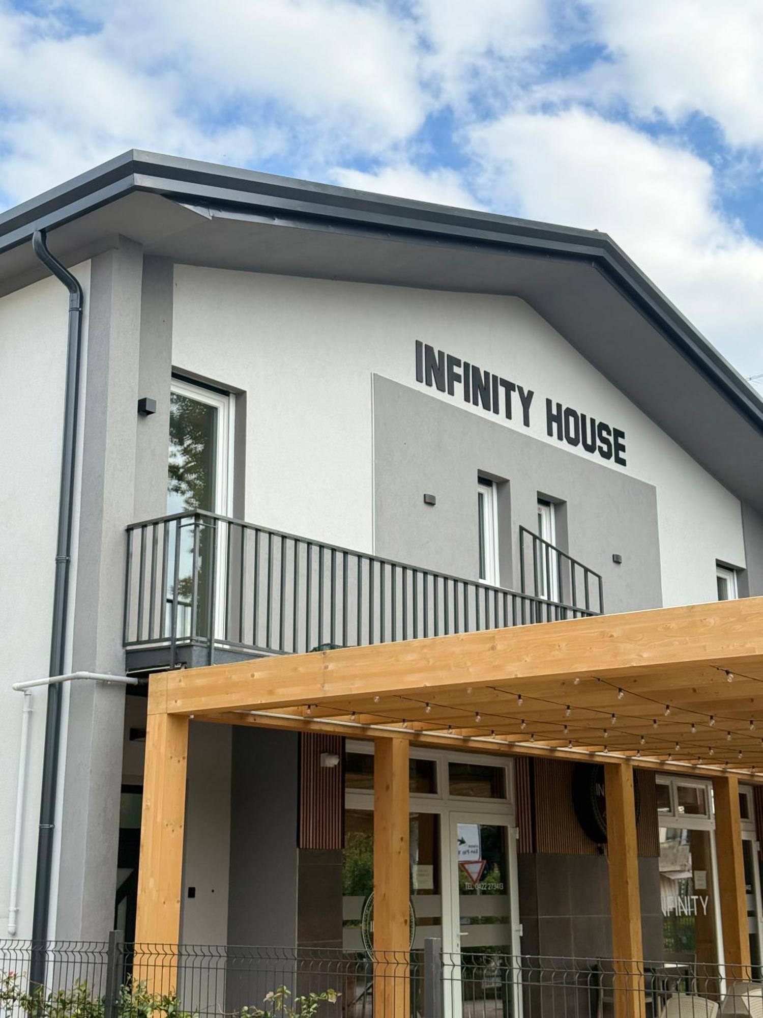 Hotel Infinity House - Eleganza Moderna Tra Treviso E Venezia à Casièr Extérieur photo