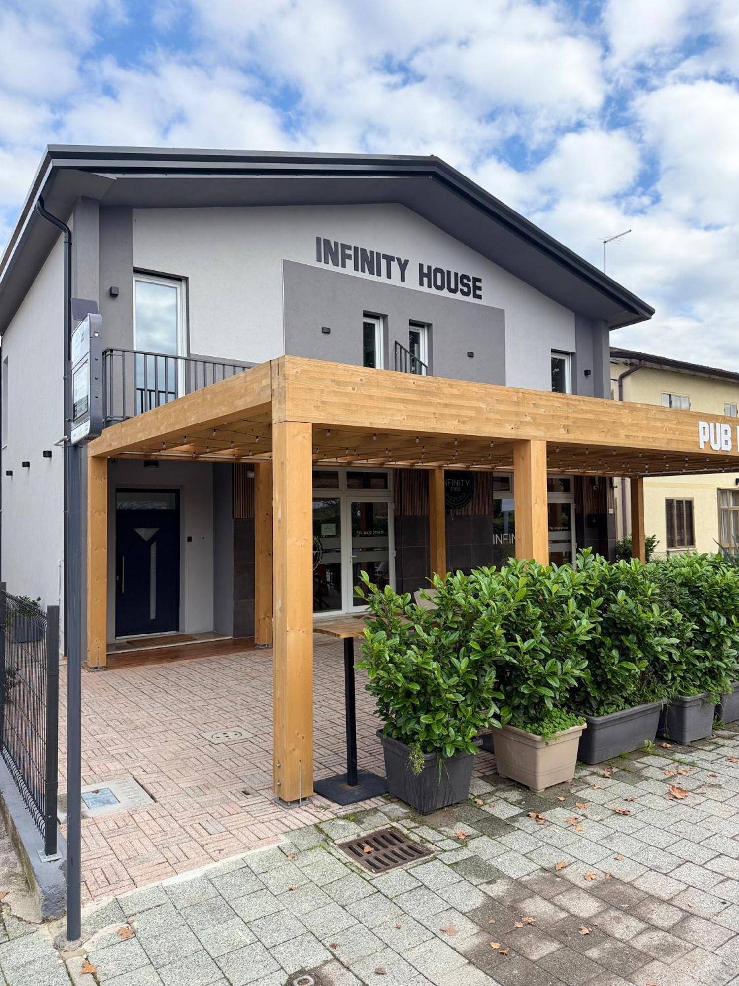 Hotel Infinity House - Eleganza Moderna Tra Treviso E Venezia à Casièr Extérieur photo